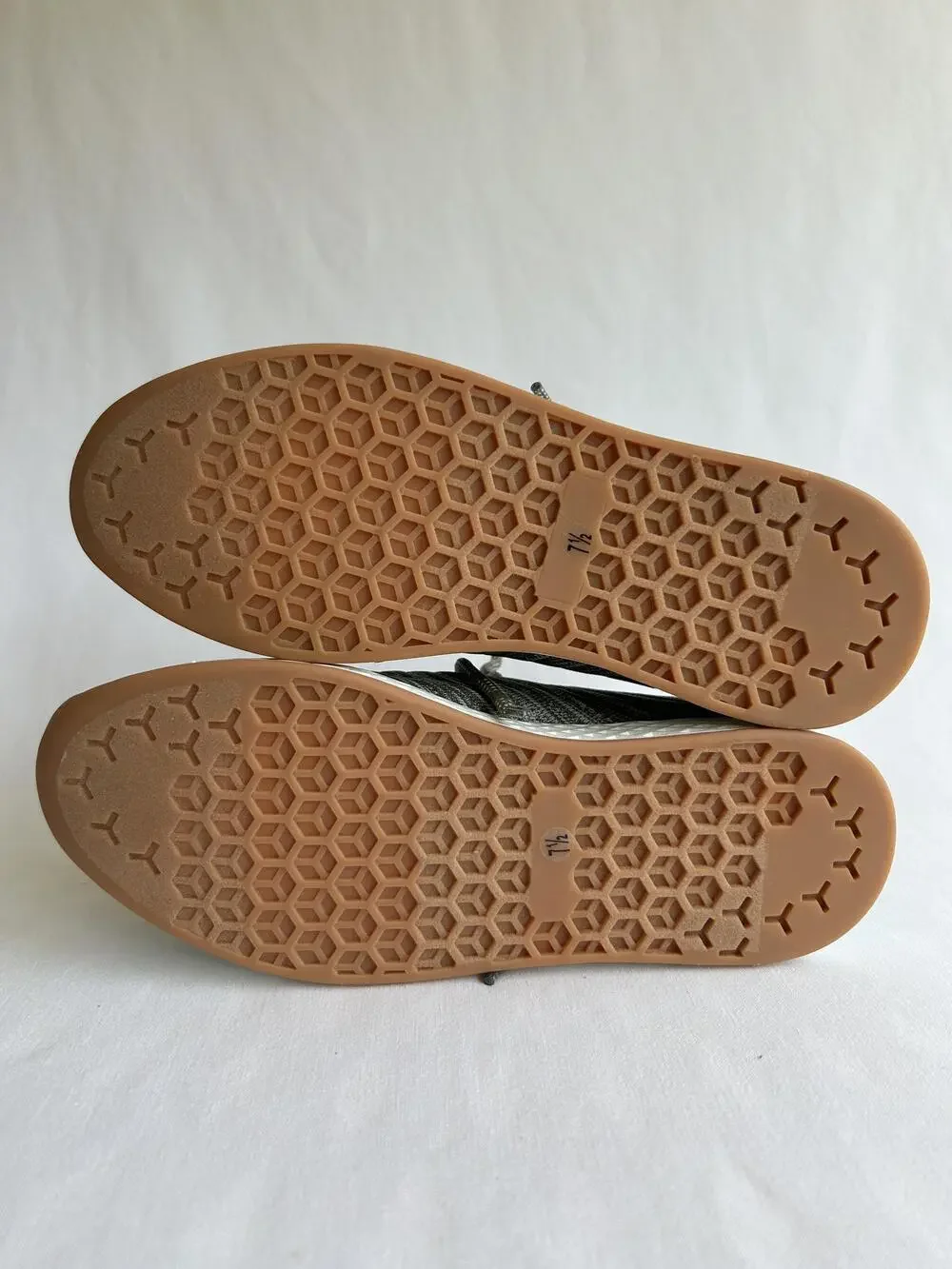 J/Slides Urban Sport Shoes Womens Size 7.5 Khaki 2 Tone Knit Sneakers Casual